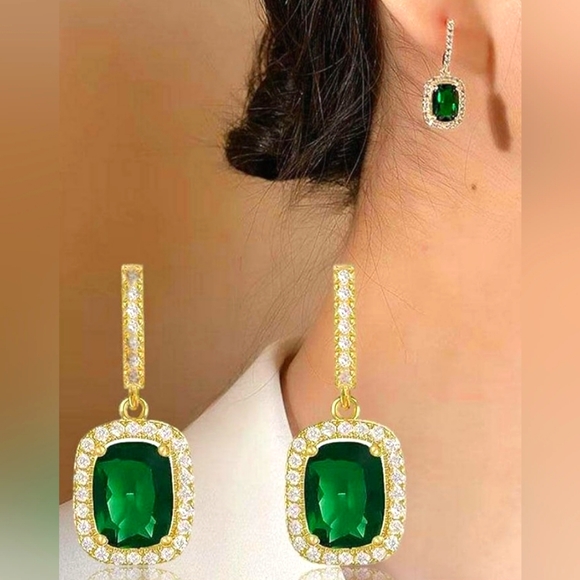 Emerald Green Dangle Earrings Crystal Rhinestone in Red Velvet Gift Box NWOT - Picture 4 of 7